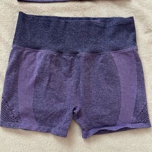 purple biker shorts,